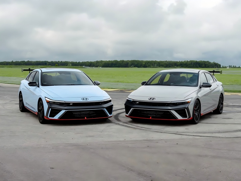 एक 6-स्पिन म्यानुअल प्रसारण उपलब्ध छ! TCR रोड कानूनी बनाउँदै - hyundai Ellanra n tcr आधिकारिक छविहरू जारी गरियो।